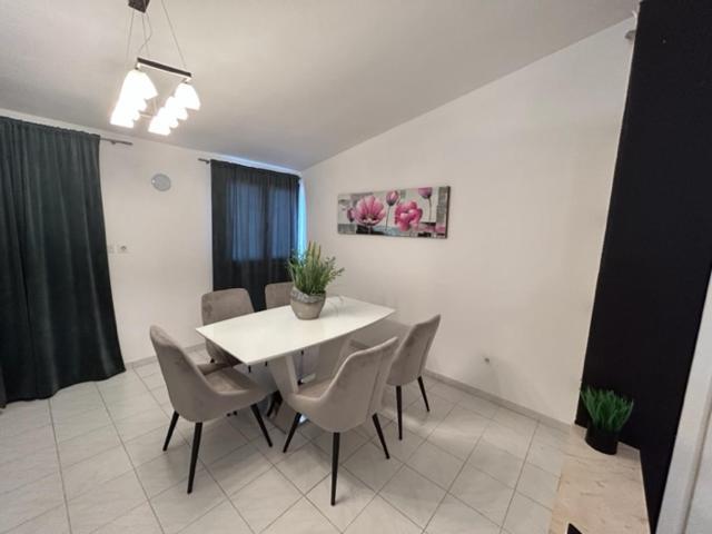 Apartments And Rooms Diana ซาดาร์ ภายนอก รูปภาพ